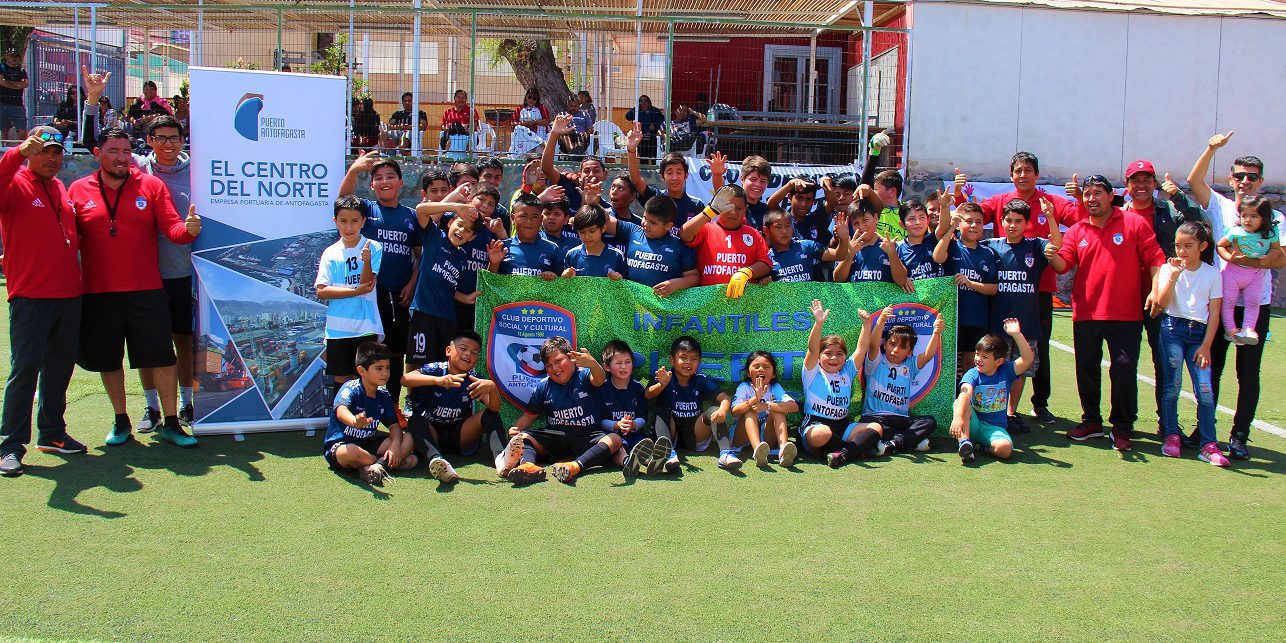 Niños, niñas y adultos valoraron Clínica del Fútbol realizada por Club  Deportivo Puerto Antofagasta | Puerto Antofagasta